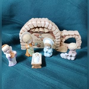 Hallmark The Nativity Collection  Mary Hamilton Inspired 2012